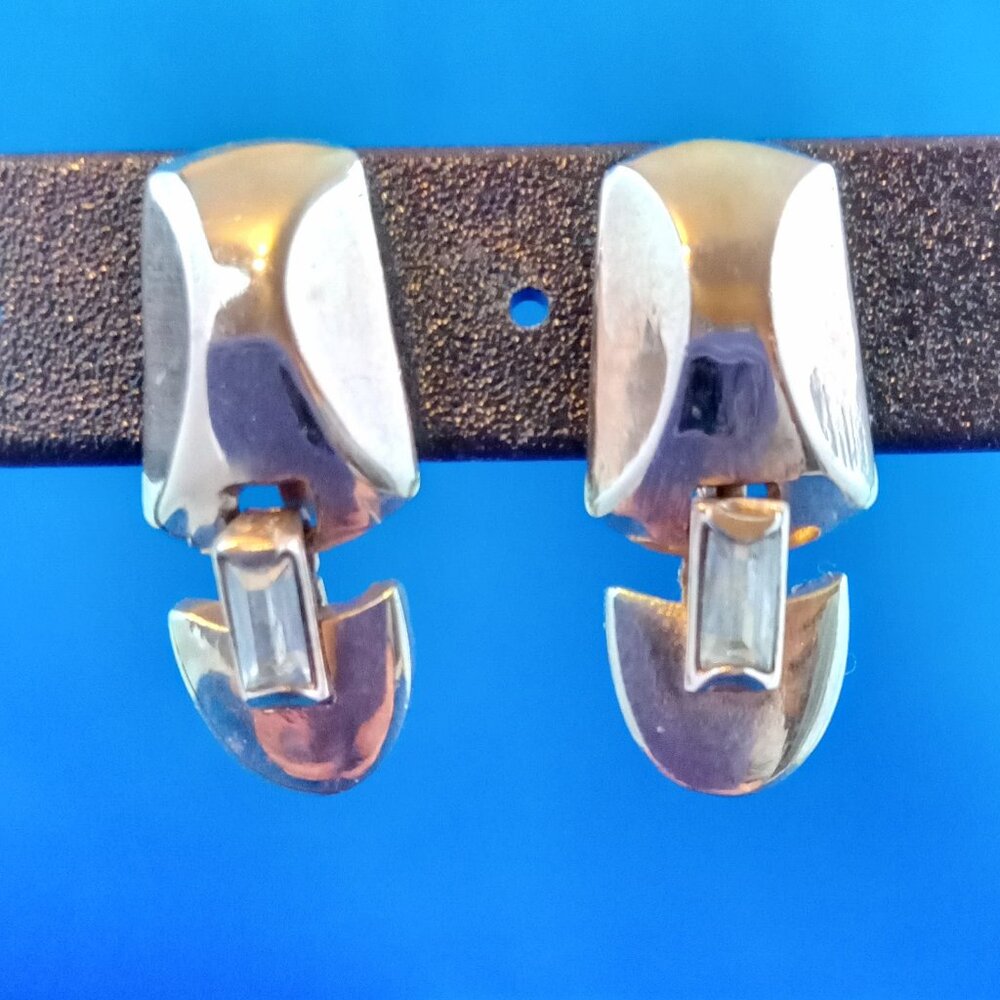Vintage mid century Tara screwback gold tone earring with baguette rhinestone